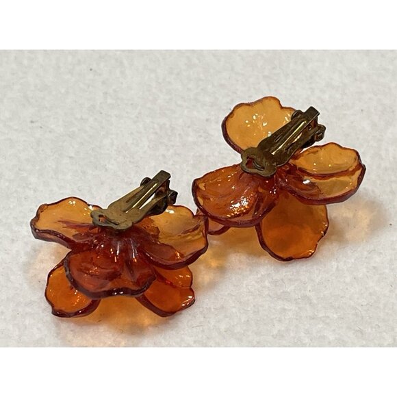 Vintage 1950s Amber Lucite Flower Clip On Earrings Retro Costume Jewelry - Picture 5 of 7
